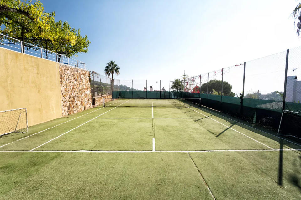 airbnbs with tennis courts in the uk and beyond