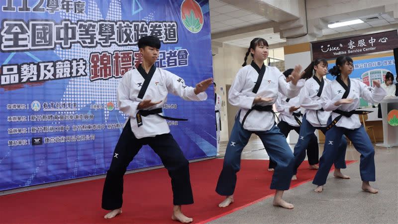 新竹縣跆拳道隊在記者會進行表演。（圖／主辦單位提供）