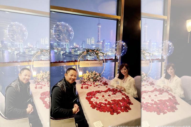 小蜜桃姐姐與老公撇婚變，並慶祝結婚10周年。（翻攝自小蜜桃微博）