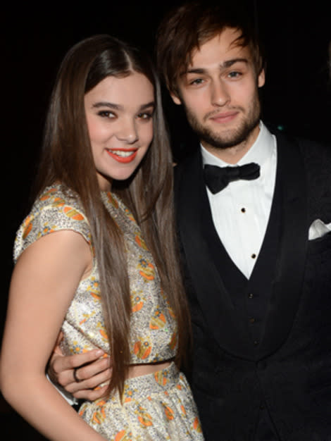 Romeo & Juliet' Review: Hailee Steinfeld, Douglas Booth Star in