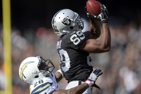 Oct 15, 2017; Oakland, CA, USA; Oakland Raiders wide receiver Amari Cooper (89) catches a pass against Los Angeles Chargers cornerback Casey Hayward (26) during an NFL game at Oakland-Alameda County Coliseum. Mandatory Credit: Kirby Lee-USA TODAY Sports