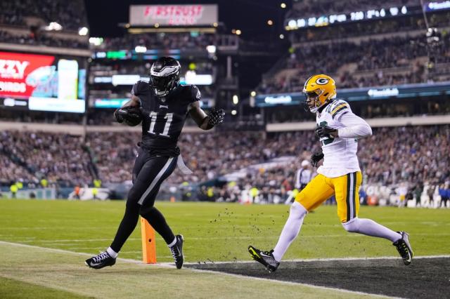 Philadelphia Eagles cornerback Darius Slay (2) in action during the NFL  football game against the Tennessee Titans, Sunday, Dec. 4, 2022, in  Philadelphia. (AP Photo/Chris Szagola Stock Photo - Alamy