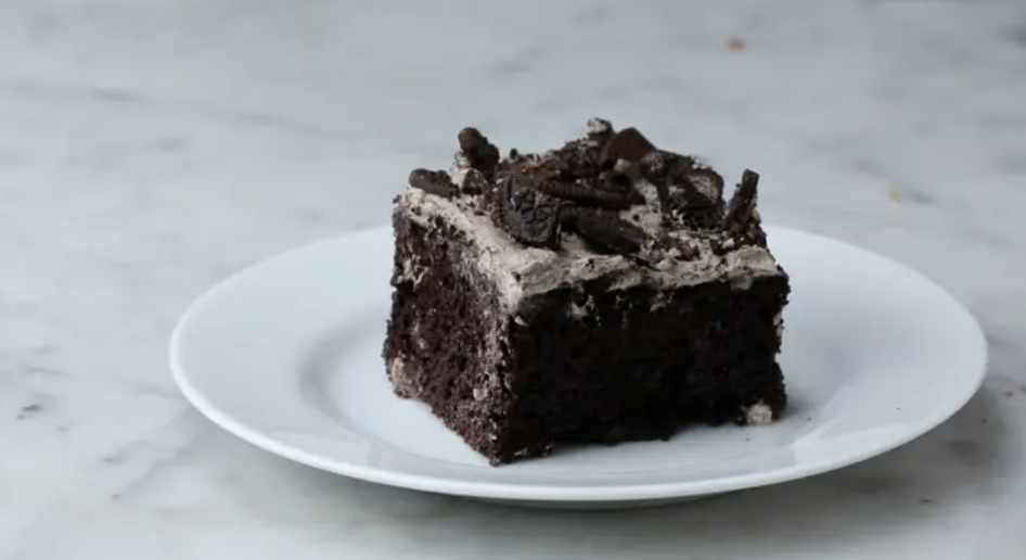 Recipe: Cookies and Cream Poke Cake