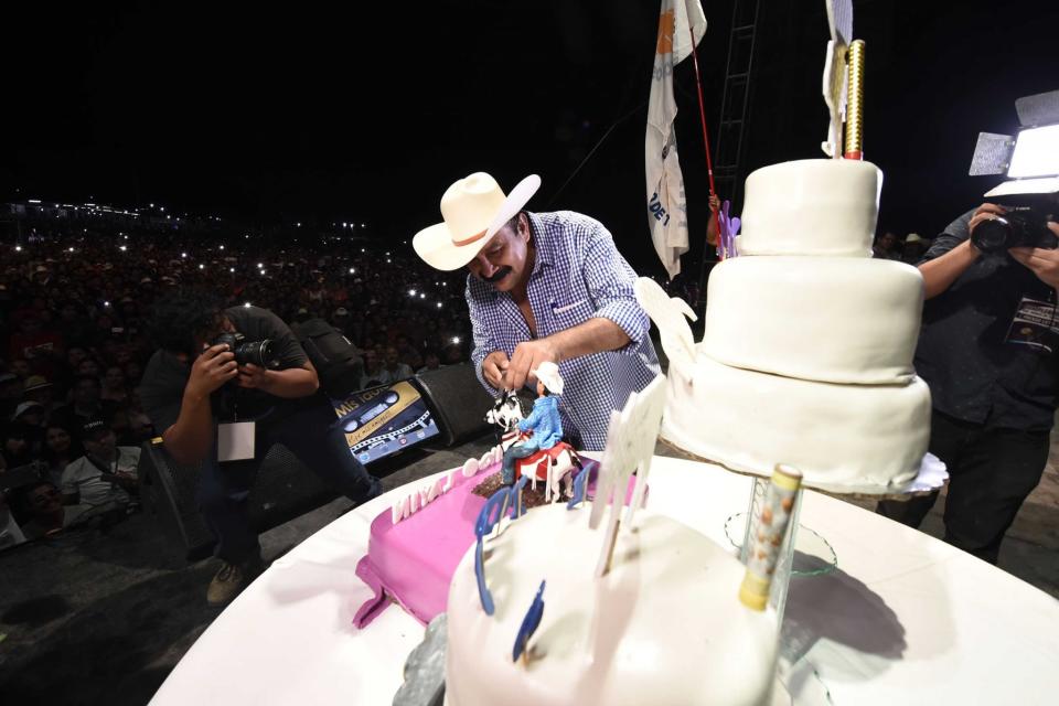La megafiesta de cumpleaños de 'Layín' el alcalde más polémico de México