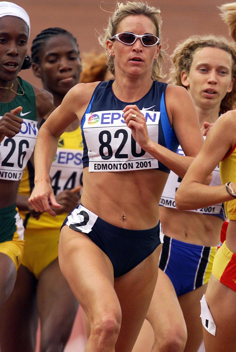 4 Aug 2001: Suzy Favor Hamilton of the USA in action during the 1st round qualification of the womens 1500m during the second day of the 8th IAAF World Athletic Championships in Edmonton Canada. DIGITAL IMAGE. Mandatory Credit: Andy Lyons/ALLSPORT