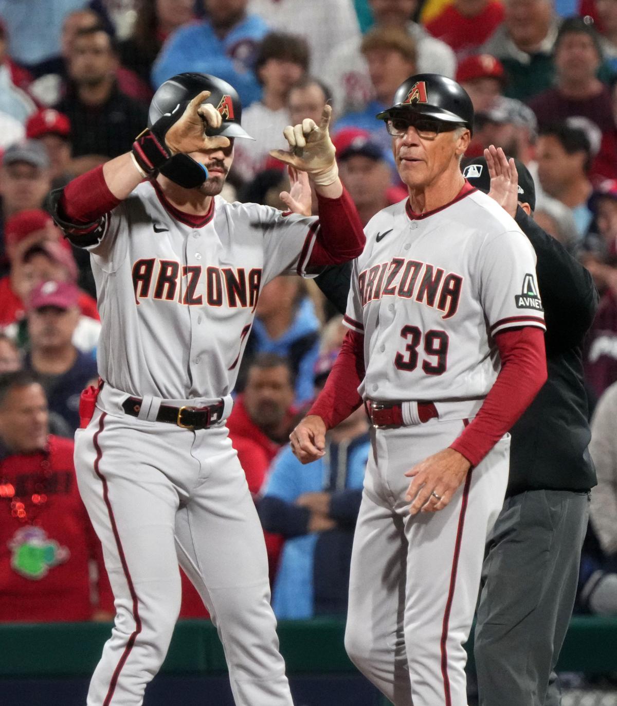 The Diamondbacks read some mean tweets about their new uniforms