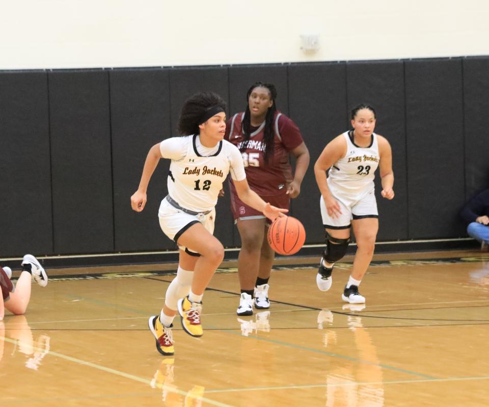 Denison's Jade Fry scored 22 points, including a three-pointer at the buzzer, to give the Lady Jackets a victory over Sherman in District 10-5A action.