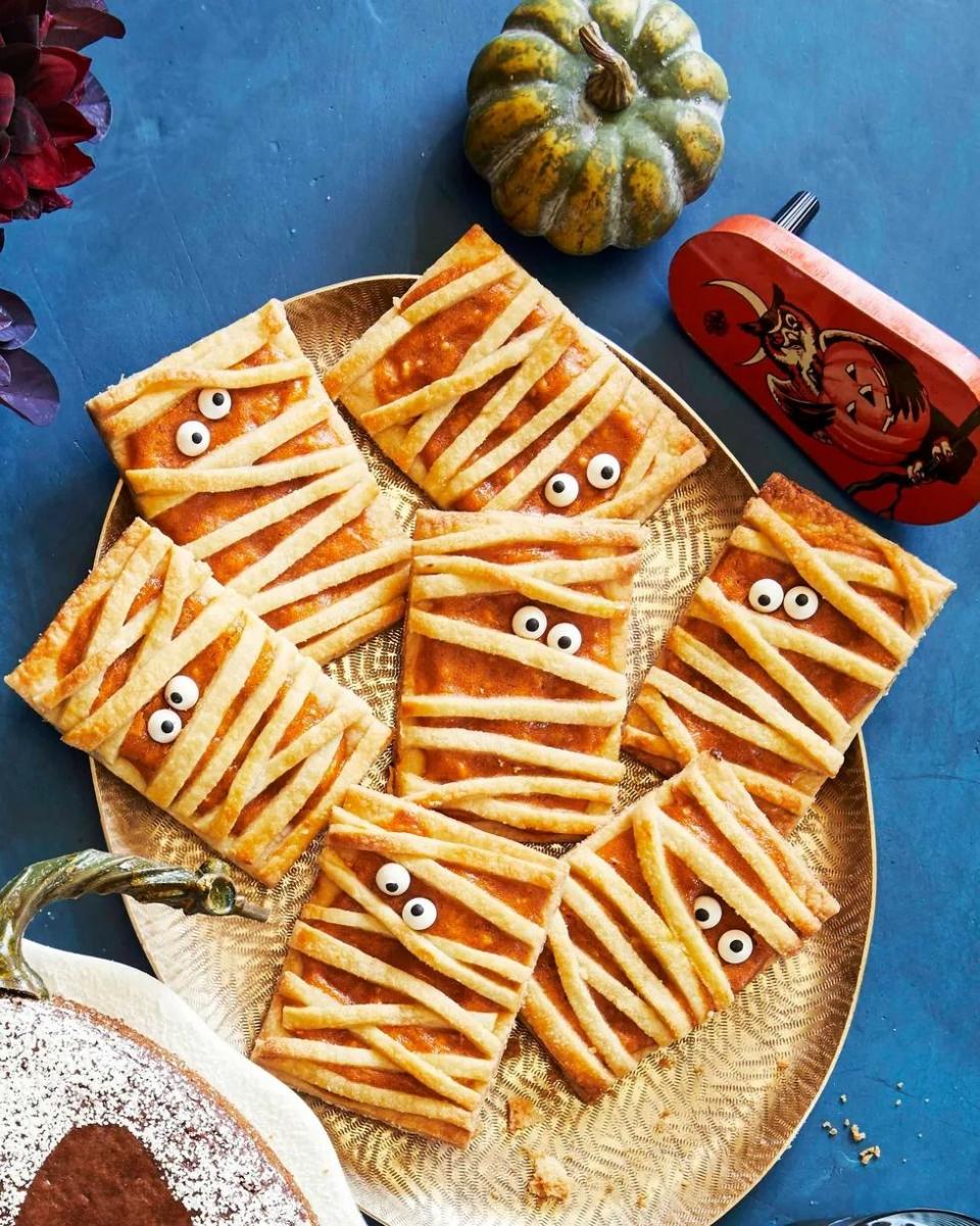 Mummy Pumpkin Hand Pies