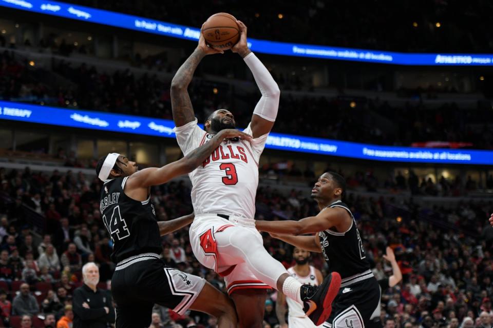 SPURS-BULLS (AP)