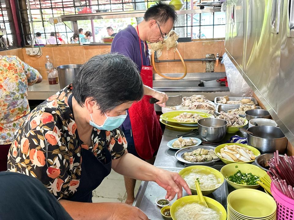 On Sunday as it's super busy, they chop the chicken only upon order