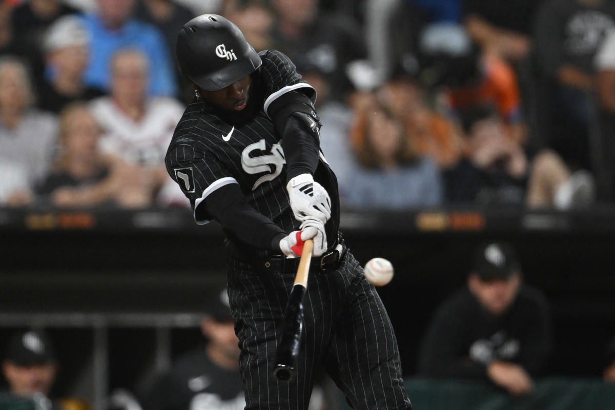 Luis Robert Jr. not helping White Sox out of early-season spiral amid slump  emblematic of team's poor play - CHGO