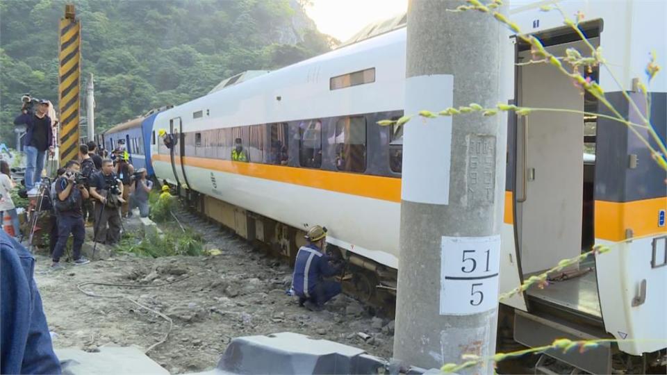 紀錄器曝！ 工程車早就掉落軌道 列車剎車不及