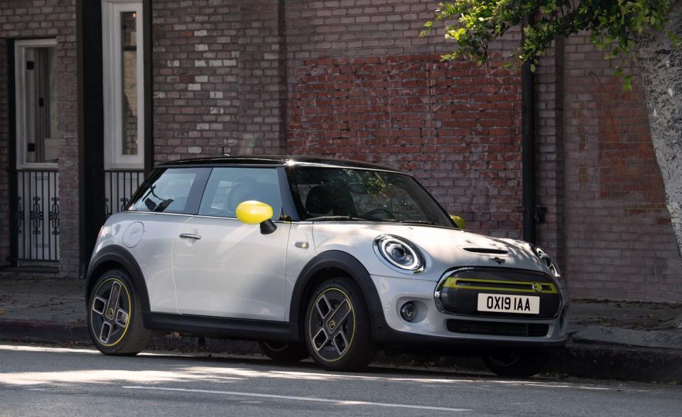 View Photos of the New 2020 Mini Cooper SE