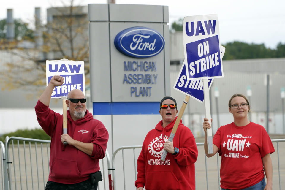 FILE - United Auto Workers members walk the picket line at the Ford Michigan Assembly Plant in Wayne, Mich., Sept. 26, 2023. Ford's top executive says that last fall’s contentious United Auto Workers’ strike changed the company's relationship with the union to the point where it will “think carefully” about where it builds future vehicles. (AP Photo/Paul Sancya, file)