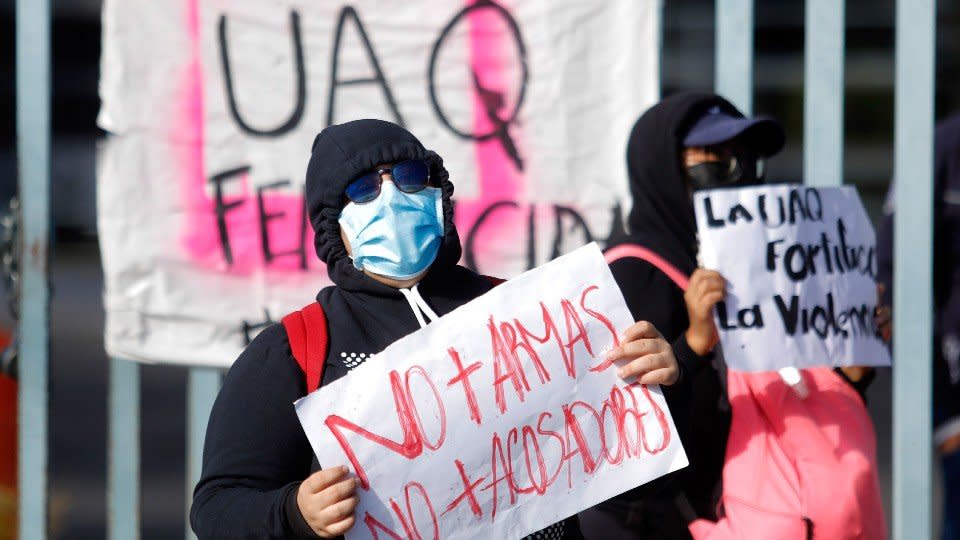 300 denuncias por violencia de género, un feminicidio y amenazas contra estudiante mantienen en paro a la UAQ