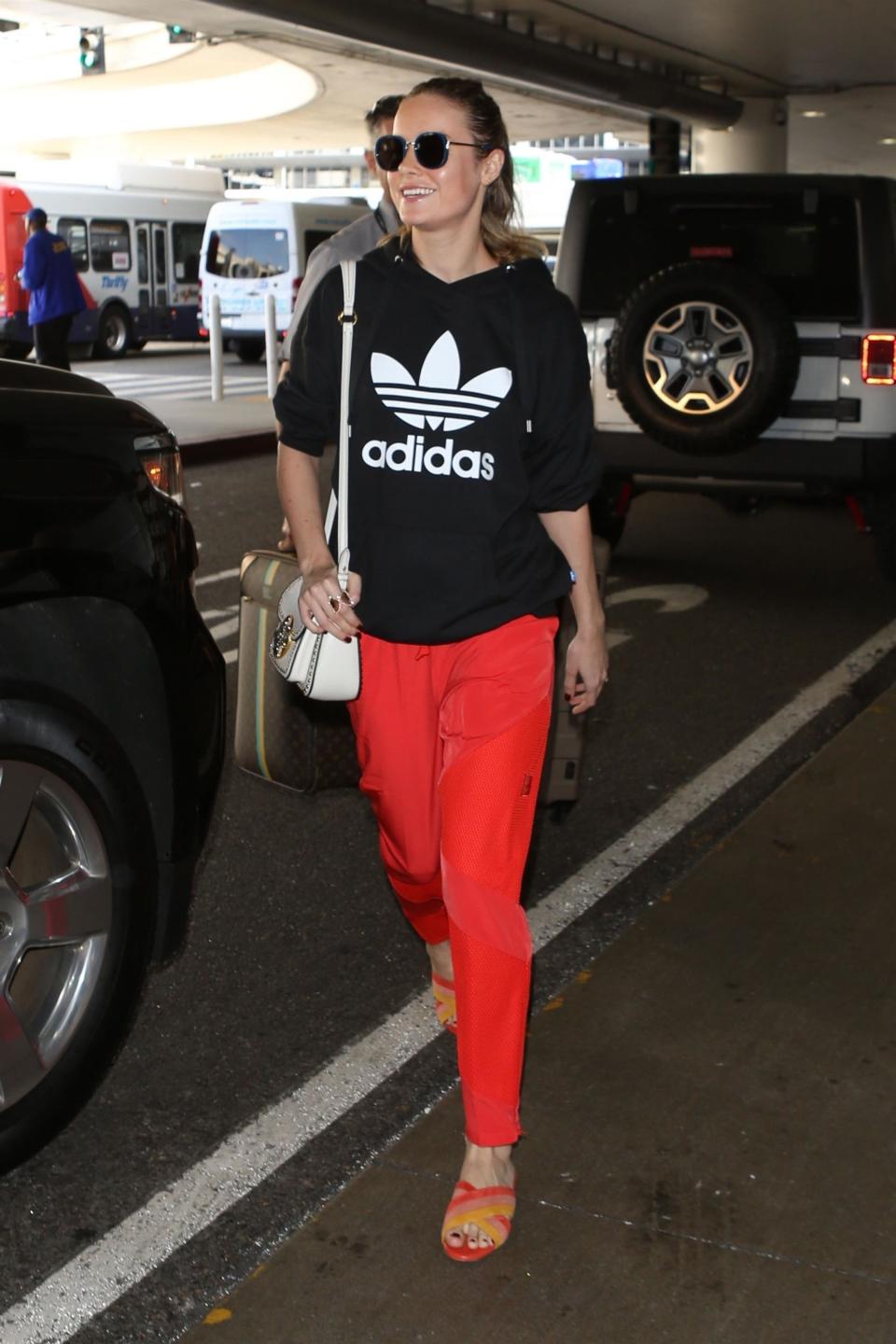 WHO: Brie Larson WHAT: Adidas top, Gucci bag, Elizabeth and James Sunglasses WHERE: At Los Angeles International airport, Los Angeles WHEN: July 31, 2017