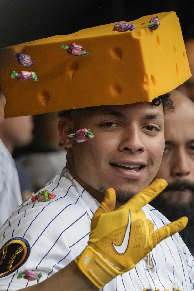 Brewers employ a cheesehead for new home-run celebration