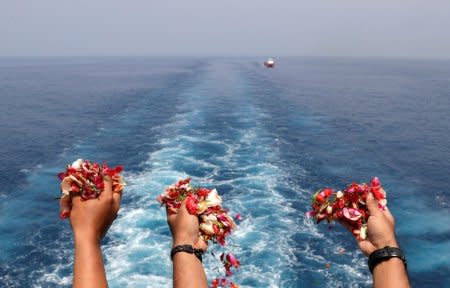 FILE PHOTO - Families and colleagues of passengers and crew of Lion Air flight JT610 throw flowers and petals from the deck of Indonesia Navy ship KRI Banjarmasin as they visit the site of the crash to pay their tribute, at the north coast of Karawang, Indonesia, November 6, 2018. REUTERS/Beawiharta