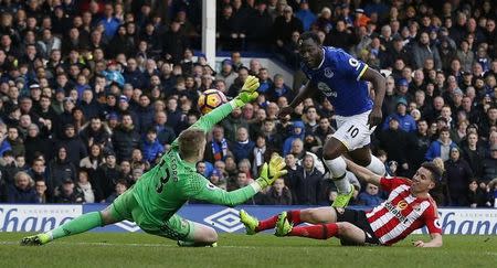 Britain Football Soccer - Everton v Sunderland - Premier League - Goodison Park - 25/2/17 Everton's Romelu Lukaku scores their second goal Reuters / Andrew Yates