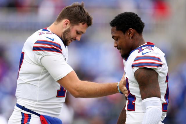 Bills' Josh Allen, Stefon Diggs have wholesome moment on Thanksgiving