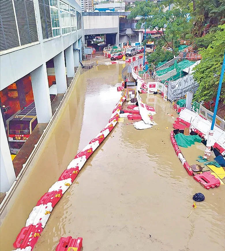 連場暴雨下觀塘道浸完又浸，令人關注附近多項工程或影響去水。