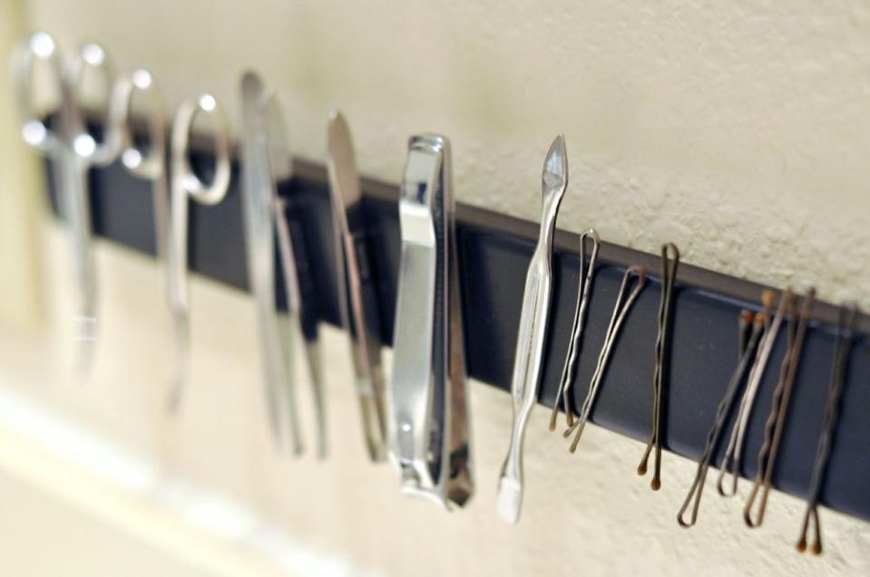 bathroom storage ideas, black magnetic strip with bobby pins