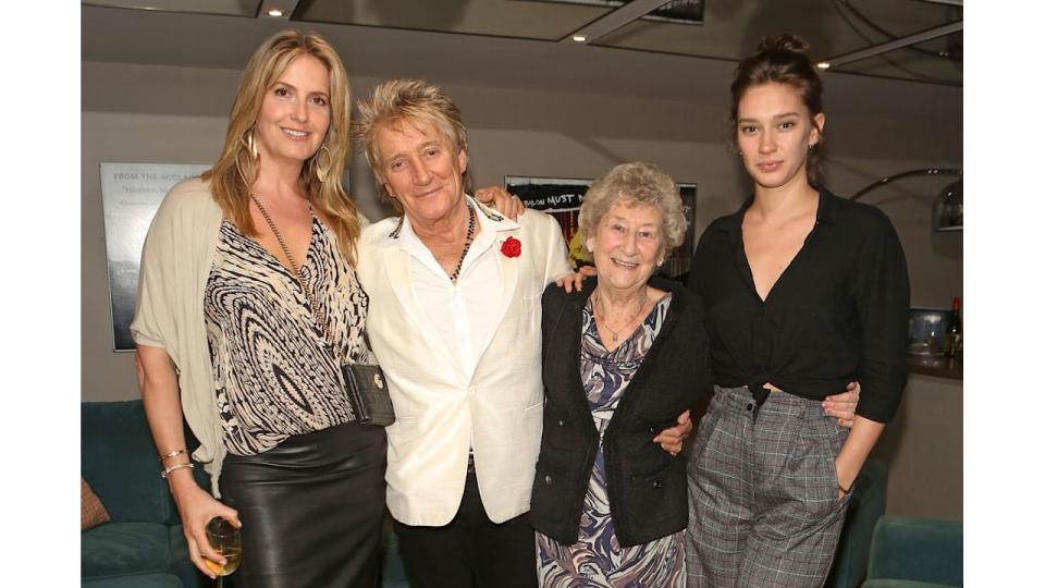 Penny Lancaster with Rod Stewart, Mary Stewart and Renee Stewart