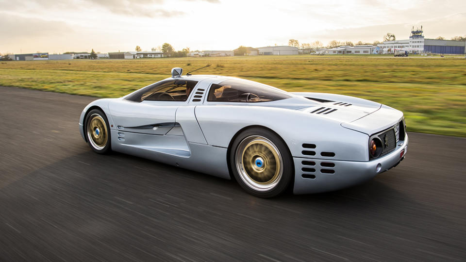 Isdera Commendatore 112i