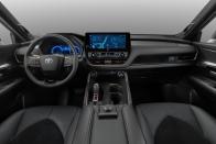 <p>Thankfully, Toyota hasn't lost its way like some other automakers have and offers the Grand Highlander with lots of physical knobs and buttons. Just look at the glorious volume knob on the standard 12.3-inch touchscreen as well as the even bigger knobs for the climate control system.</p>