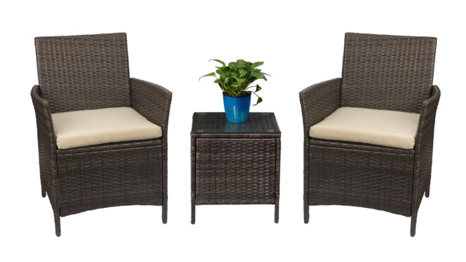 This set is perfect to create a reading space, a happy hour corner, or a stylish expansion to your existing seating.