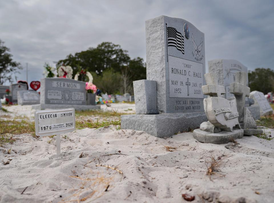 After an odd grave mix-up at Greenwood Cemetery in Daytona Beach in January, Eleecia Smith is buried where she should be, beside her father.