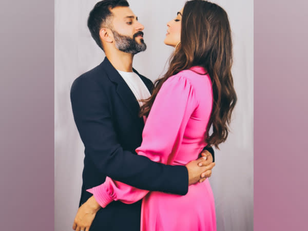 Sonam Kapoor with husband Anand Ahuja (Image source: Instagram)