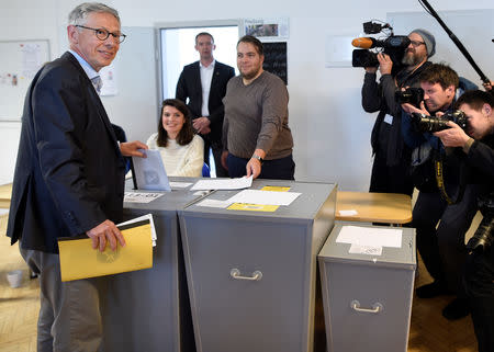 Carsten Sieling, Bremen's mayor and top candidate of the Social Democrats (SPD), casts his vote in German city-state of Bremen parliamentary elections at a polling station in Bremen, Germany May 26, 2019. REUTERS/Fabian Bimmer