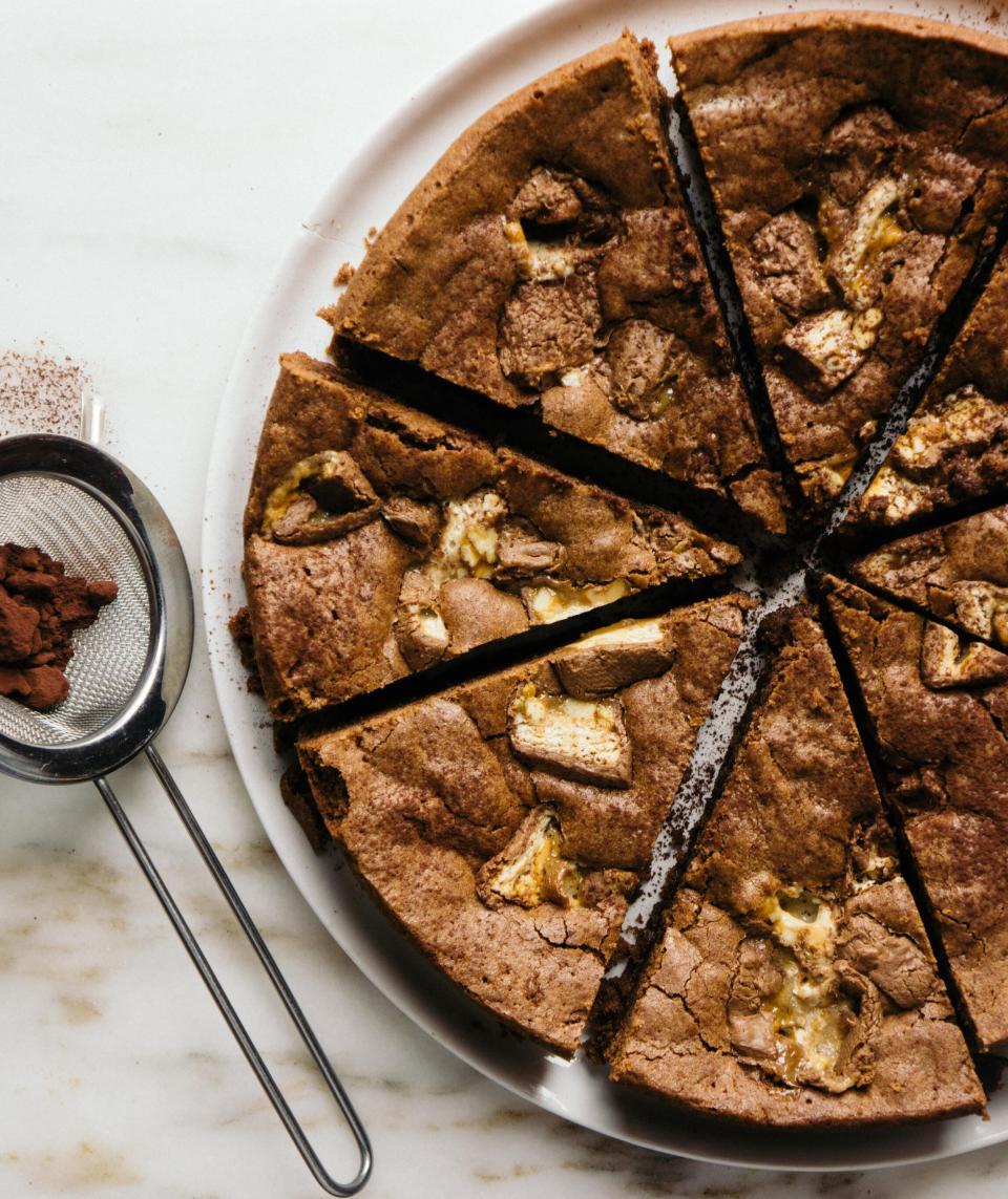 Snickers Brownie Cake