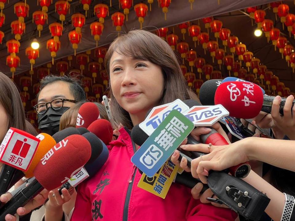 民進黨台北市議員許淑華回批徐巧芯當了四年的議員，卻不知道議會程序。（李奇叡攝）