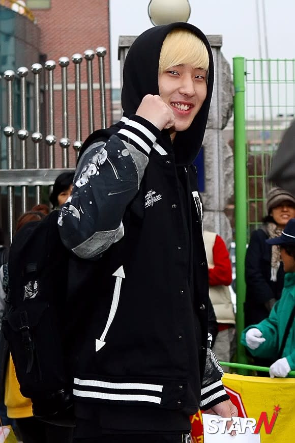 [Photo] B.A.P's Jong Up heading to take university entrance exam