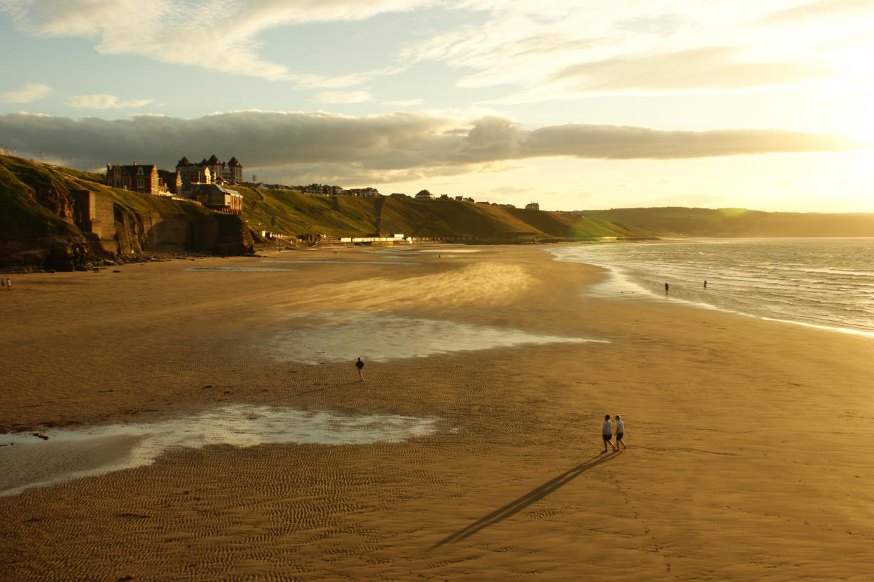 Auch am Strand von Whitby wurden Bälle entdeckt (Bild: Getty).