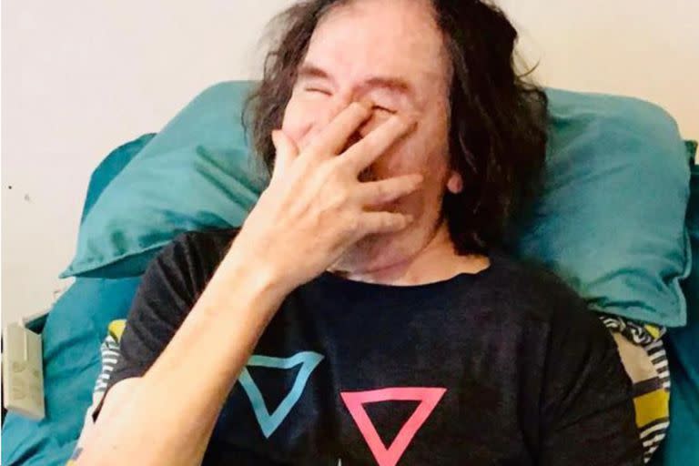 Charly García compartió una foto desde su casa tras la internación: “Gracias por preocuparse”