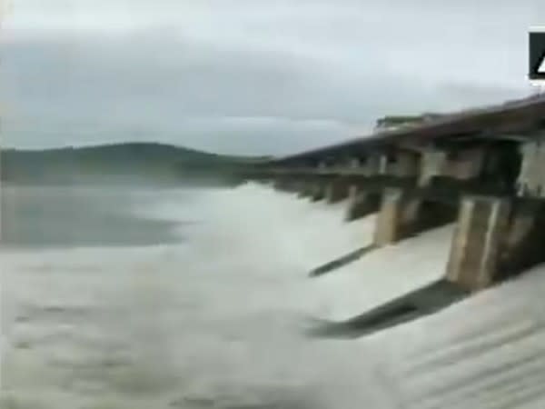 7,300 cusecs water released from Tunga dam n Shivamogga on Monday. [Photo/ANI]