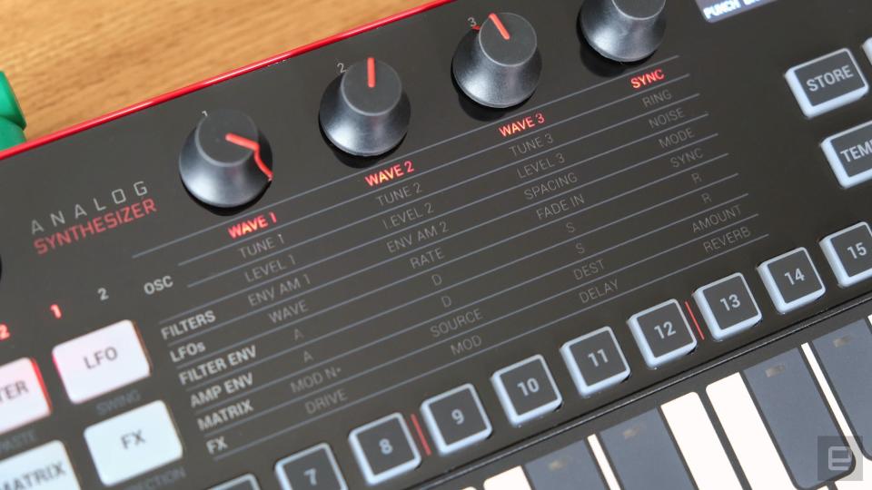 IK Multimedia Uno Synth Pro Desktop