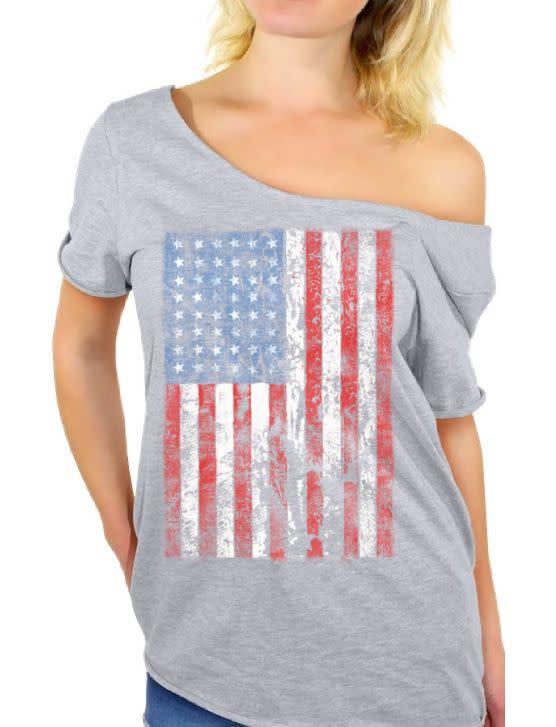 Find this off-the-shoulder tee for $16 at <a href="https://yhoo.it/3eIXDgl" target="_blank" rel="noopener noreferrer">Walmart</a>.