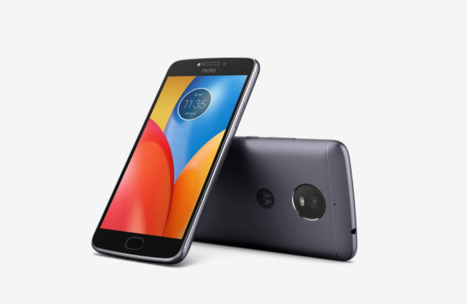 <p>El Motorola Moto E4 Plus es el décimo del mercado con mayor duración de uso. Su batería de 5.000 mAh aguanta 13 horas y 20 minutos. (Foto: <a rel="nofollow noopener" href="http://www.motorola.es/products/moto-e-plus-gen-4" target="_blank" data-ylk="slk:Motorola;elm:context_link;itc:0;sec:content-canvas" class="link ">Motorola</a>). </p>