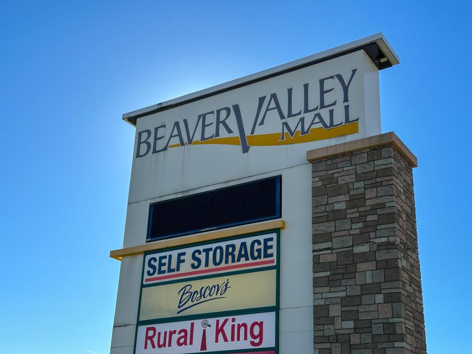 The outdoor sign for the Beaver Valley Mall.