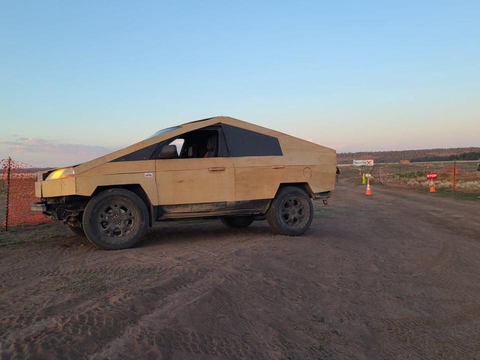 Plybertruck in the Oregon countryside at sunset.