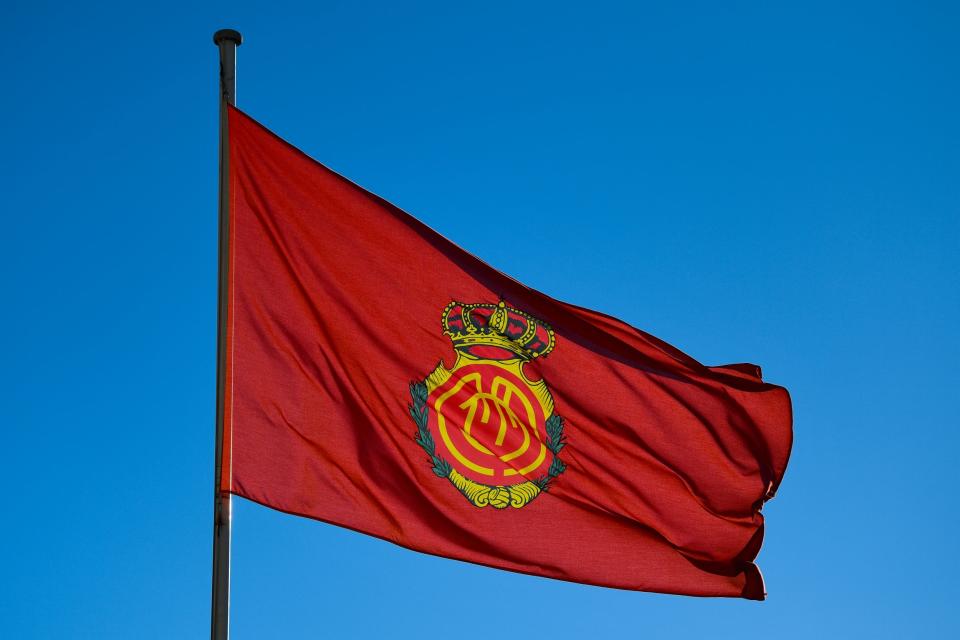 A RCD Mallorca flag waves outside the stadium prior to the Liga match between RCD Mallorca and FC Barcelona (Getty Images)