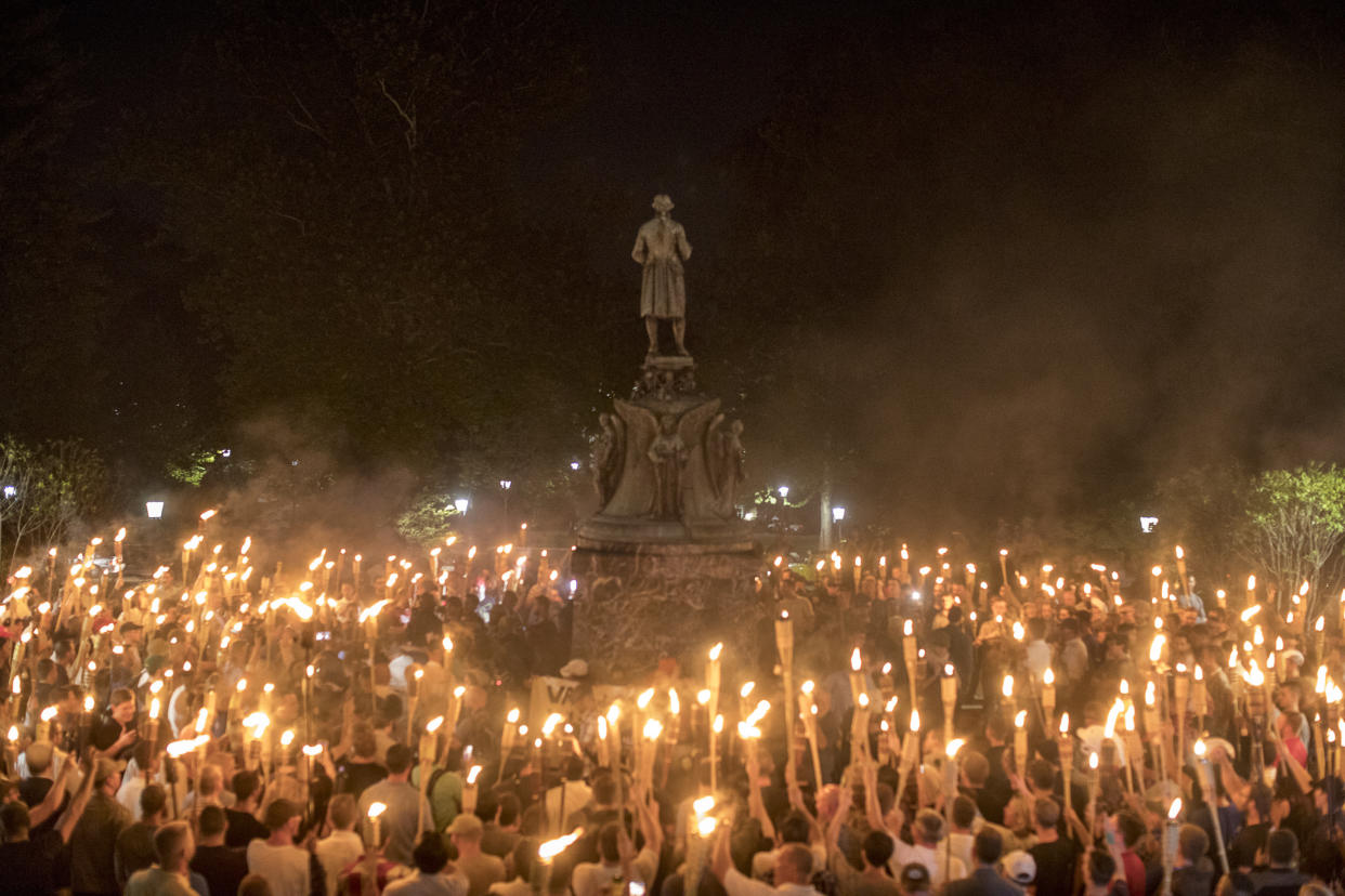 Alborotadores irrumpen en el edificio del Capitolio de Estados Unidos afuera de la cámara del Senado en Washington, el 6 de enero de 2021. (Erin Schaff/The New York Times)
