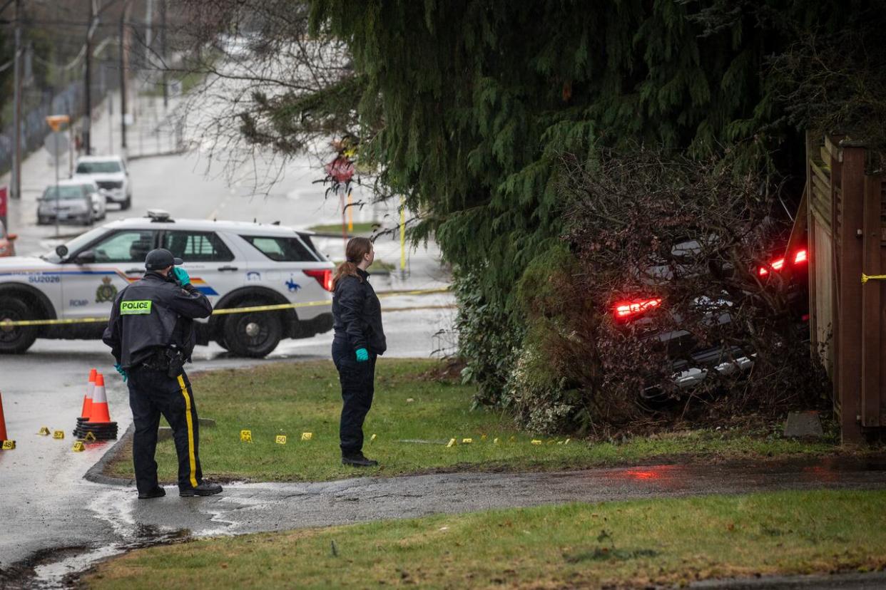 RCMP investigators at the scene of a shooting near Roper Avenue and Parker Street in White Rock, B.C., on Thursday morning.  (Ben Nelms/CBC - image credit)