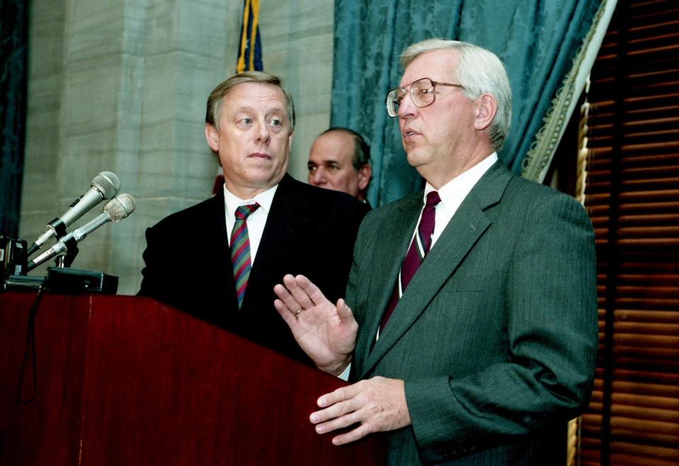 Gov. Don Sundquist, right, answers questions during a news conference at the state Capitol with Metro Mayor Phil Bredesen on Sept. 27, 1995, to unveil the state’s part of the package to attract the Houston Oilers to Tennessee.