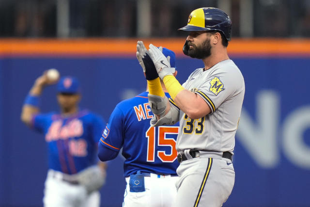 Yelich lifts Brewers over reeling Mets