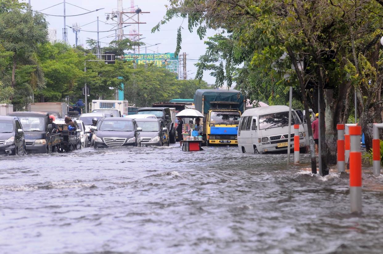 Inundaciones en Banjarmasin (Indonesia) en 2021. <a href="https://www.shutterstock.com/es/image-photo/banjarmasin-kalimantan-indonesia-january-21-2021-2176799443" rel="nofollow noopener" target="_blank" data-ylk="slk:Iman satria / Shutterstock;elm:context_link;itc:0;sec:content-canvas" class="link ">Iman satria / Shutterstock</a>